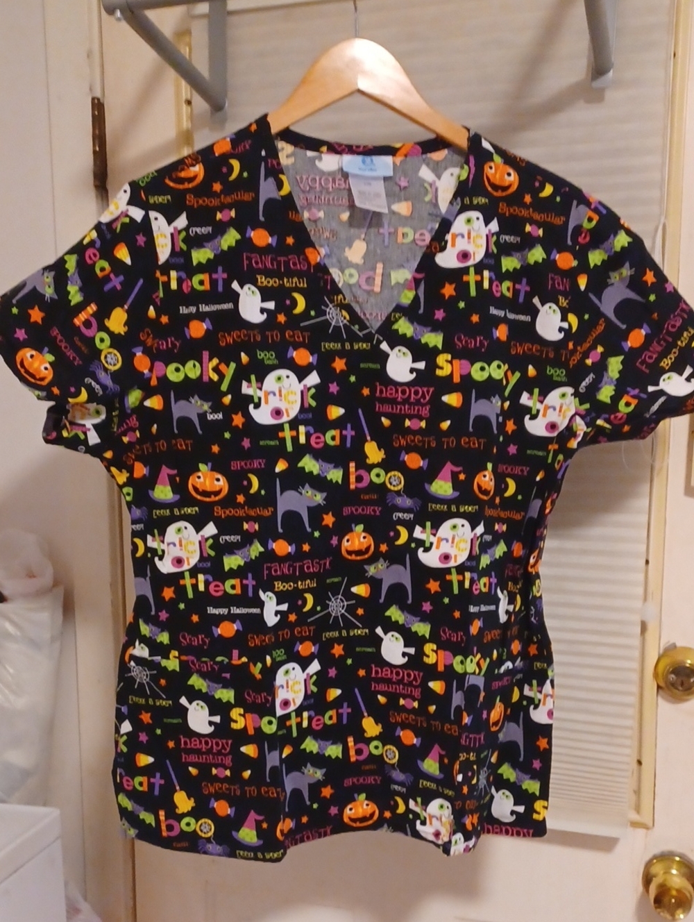 👻 Halloween Women's Short Sleeve Scrub Top Black Ghost Pumpkin